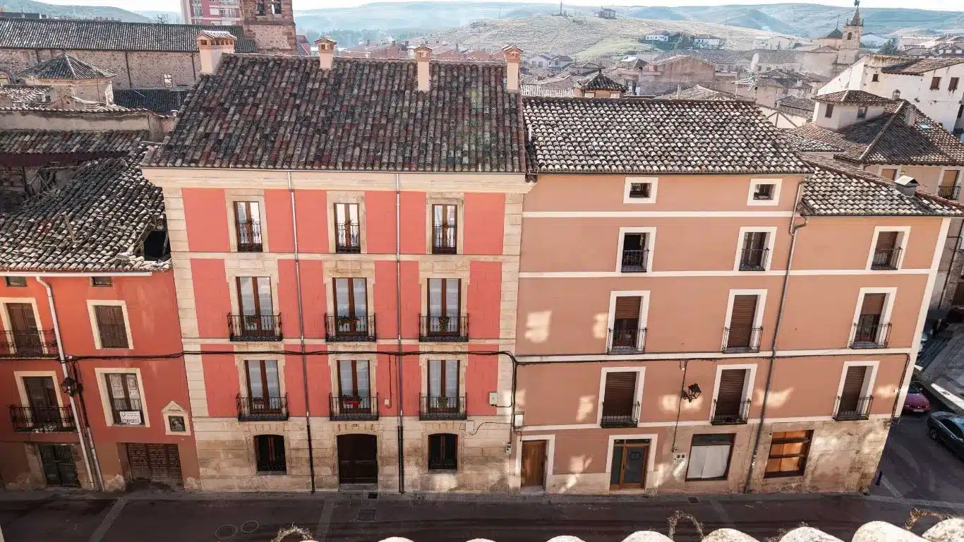 Fachada de La Vicaría en la Plaza de España de Molina de Aragón
